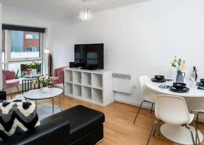 Central Gunwarhf Quays Two Bedroom Apartment
