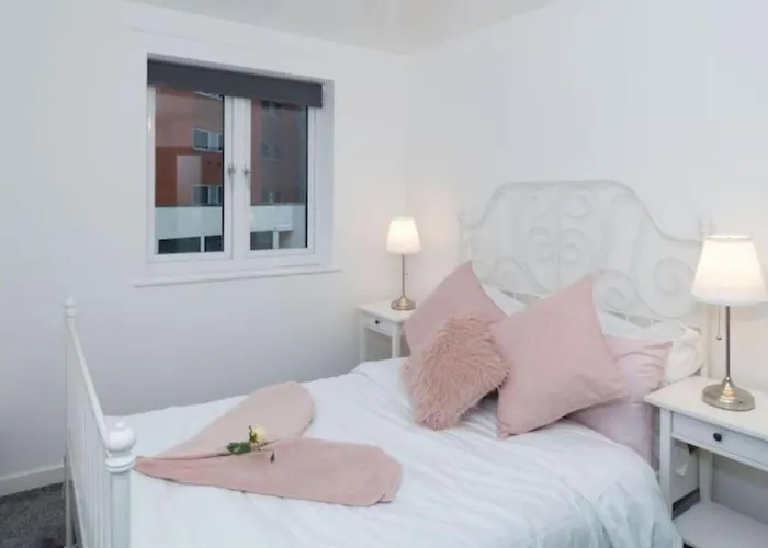Central Gunwarhf Quays Two Bedroom Apartment