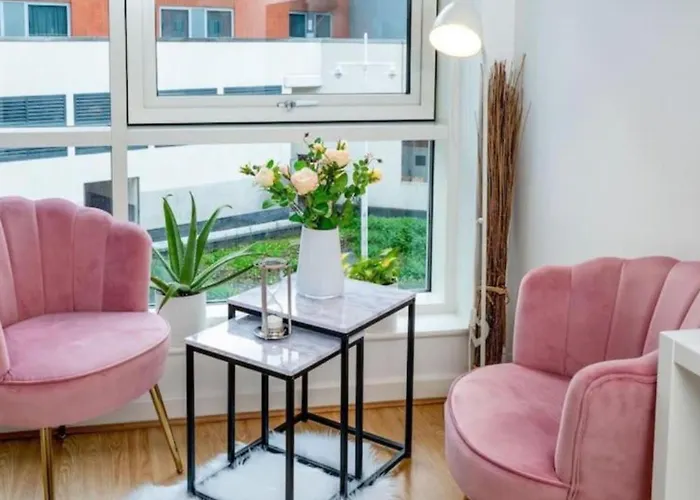 Central Gunwarhf Quays Two Bedroom Apartment
