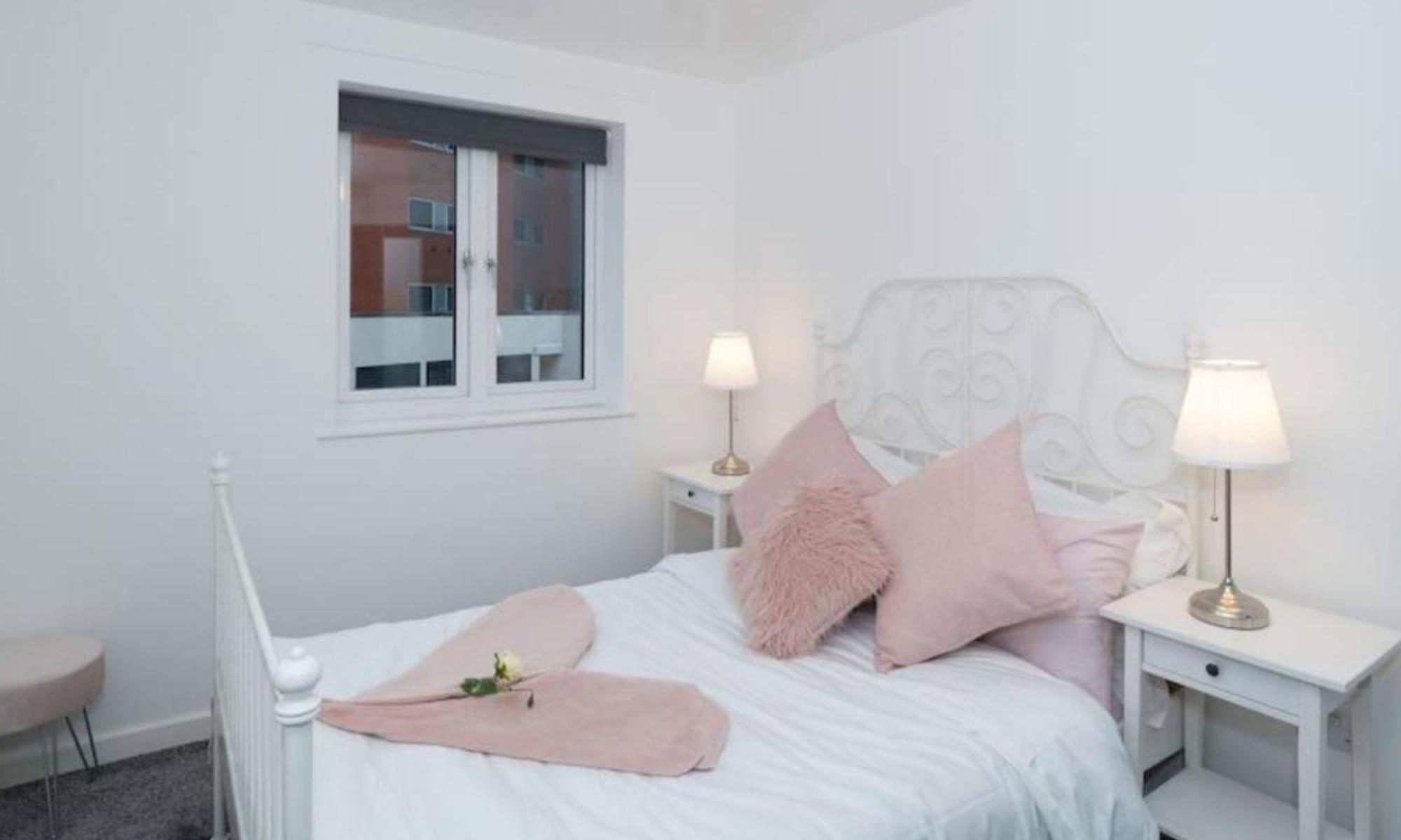 Gunwarhf Quays Two Bedroom Appartement *